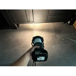 Radio 18V DC/AC (AM/FM) Bluetooth Con Linterna Y Faro DMR057 Makita