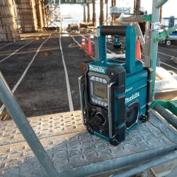 Radio 12V A 18V Dc / Ac (Am / Fm), Sin Bateria - DMR300 Makita