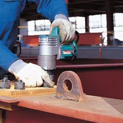 Degolladora 1.330W Pernos Torque Controlados 5/8" 6922NB Makita