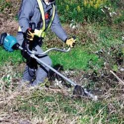 Desmalezadora 40V Xgt Mango "U" Corte 255Mm Motor Ur013Gz02 Makita